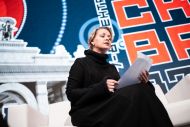 Фрагмент спектакля «Свадьба» в исполнении заслуженной артистки России Ольги Кузиной на Арбате в День города Фрагмент спектакля «Свадьба» в исполнении заслуженной артистки России Ольги Кузиной на Арбате в День города