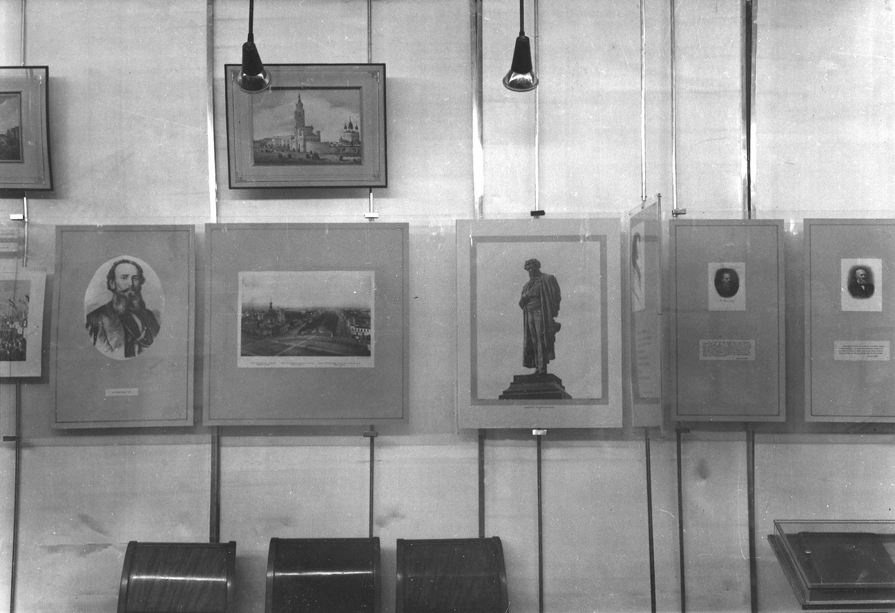 Выставка «Рукотворный памятник. 1880-1980». К 100-летию установления в Москве памятника Пушкину Выставка «Рукотворный памятник. 1880-1980». К 100-летию установления в Москве памятника Пушкину