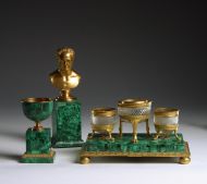 Письменный прибор с бюстом Александра I. Россия, 1820-е; Бронза, литье, накатка, золочение; малахит; хрусталь Письменный прибор с бюстом Александра I. Россия, 1820-е; Бронза, литье, накатка, золочение; малахит; хрусталь