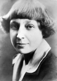 М.И. Цветаева. Франция, Париж, 1925 Ателье П. Шумова М.И. Цветаева. Франция, Париж, 1925 Ателье П. Шумова